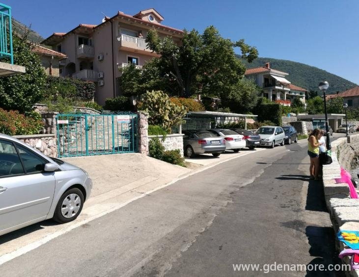 Ulaz i parking 